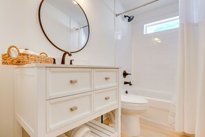 Hair dryer, towels - Brand new home in Steinhatchee with rooftop deck! (Jena)