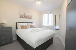 1 bedroom, WiFi, bed sheets - Church House by Guestz (Filton)