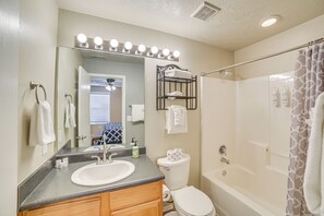 Hair dryer, towels - 3 Mi to Branson Strip: 2-Unit Gem w/ Pool Access! (Branson)