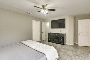 1 bedroom, Internet, bed sheets - Walk to Creek! Houston Base Near Shops & Eateries (Houston)