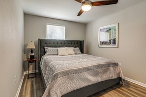 5 bedrooms, desk, iron/ironing board, internet