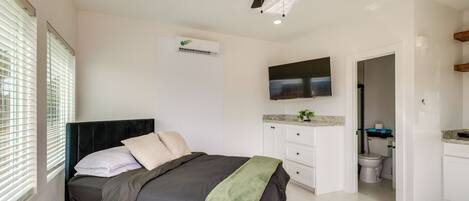 Desk, Internet, bed sheets
