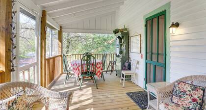 Walk to Wineries: Charming Retreat in Augusta!