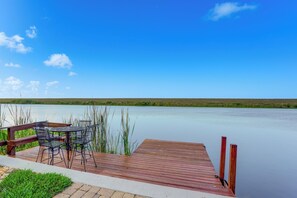 Outdoor dining - Dock & Views! Waterfront Cabin on Lake Okeechobee (Okeechobee)