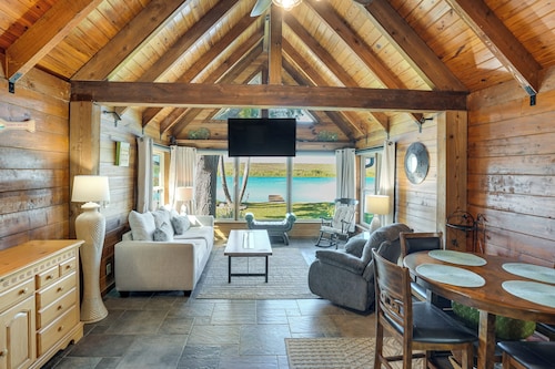 Dock & Views! Waterfront Cabin on Lake Okeechobee