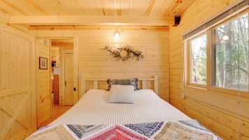 3 bedrooms, travel crib, bed sheets