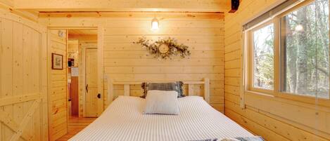 3 bedrooms, travel cot, bed sheets