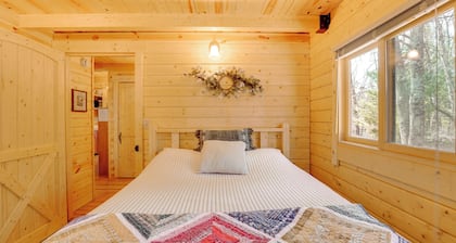 Log Cabin Near Dragon Trail at Hardy Dam!