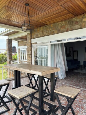 Outdoor dining - Stone House in Kibuye (Gishyita)