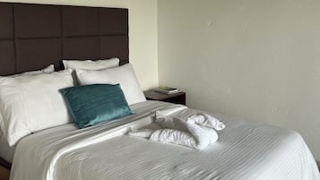 6 bedrooms, bed sheets