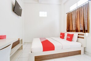 1 bedroom, free WiFi, bed sheets - Luxury Deluxe DBL Retreat W/ Free WiFi and Parking (Yogyakarta)