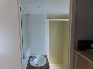 Bathroom - Vrbo Property (Saint-Arnoult)