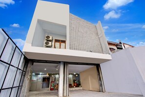 Exterior - Family Luxury Suite W/Free WiFi and Parking (Tegal)
