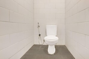 Bathroom - Family Luxury Suite W/Free WiFi and Parking (Tegal)