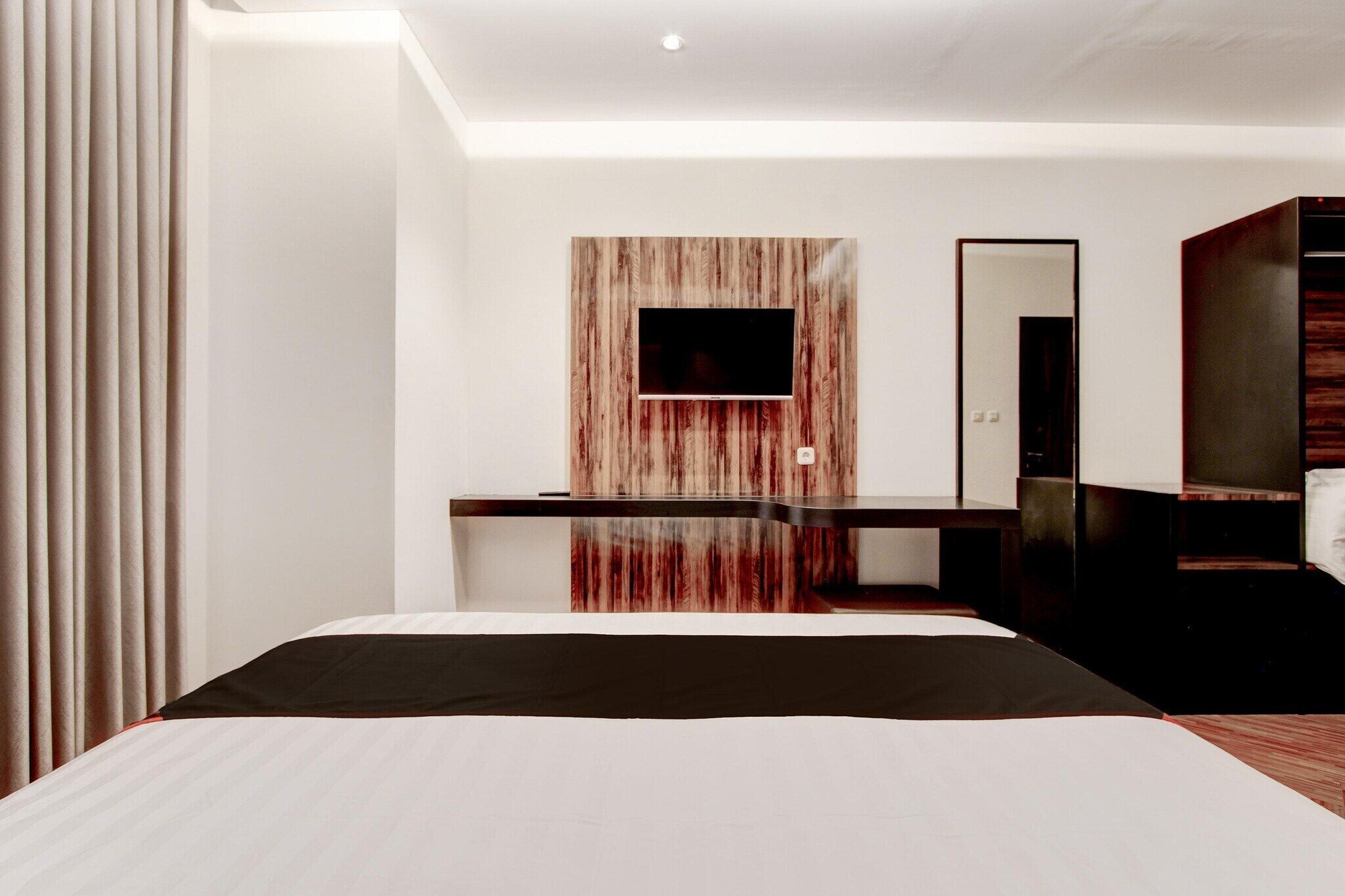 WiFi (free), bed sheets