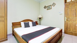 Unclassified image, 5 of 16, button - Luxury Deluxe DBL Retreat W/ Free WiFi and Parking (Solo)