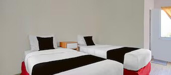Luxury Twin Stay with Free WiFi and Parking
