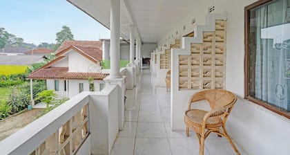 Luxury Twin Stay with Free WiFi and Parking