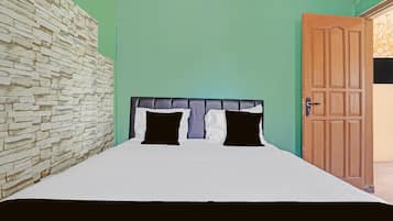 1 bedroom, free WiFi, bed sheets