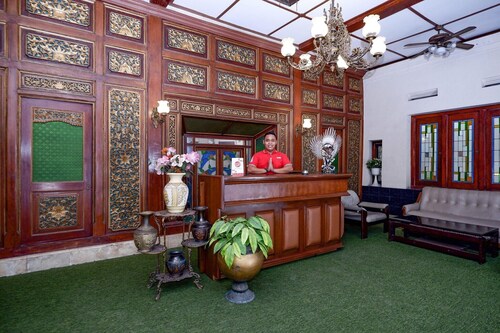 Luxury Twin Stay with Free WiFi and Parking