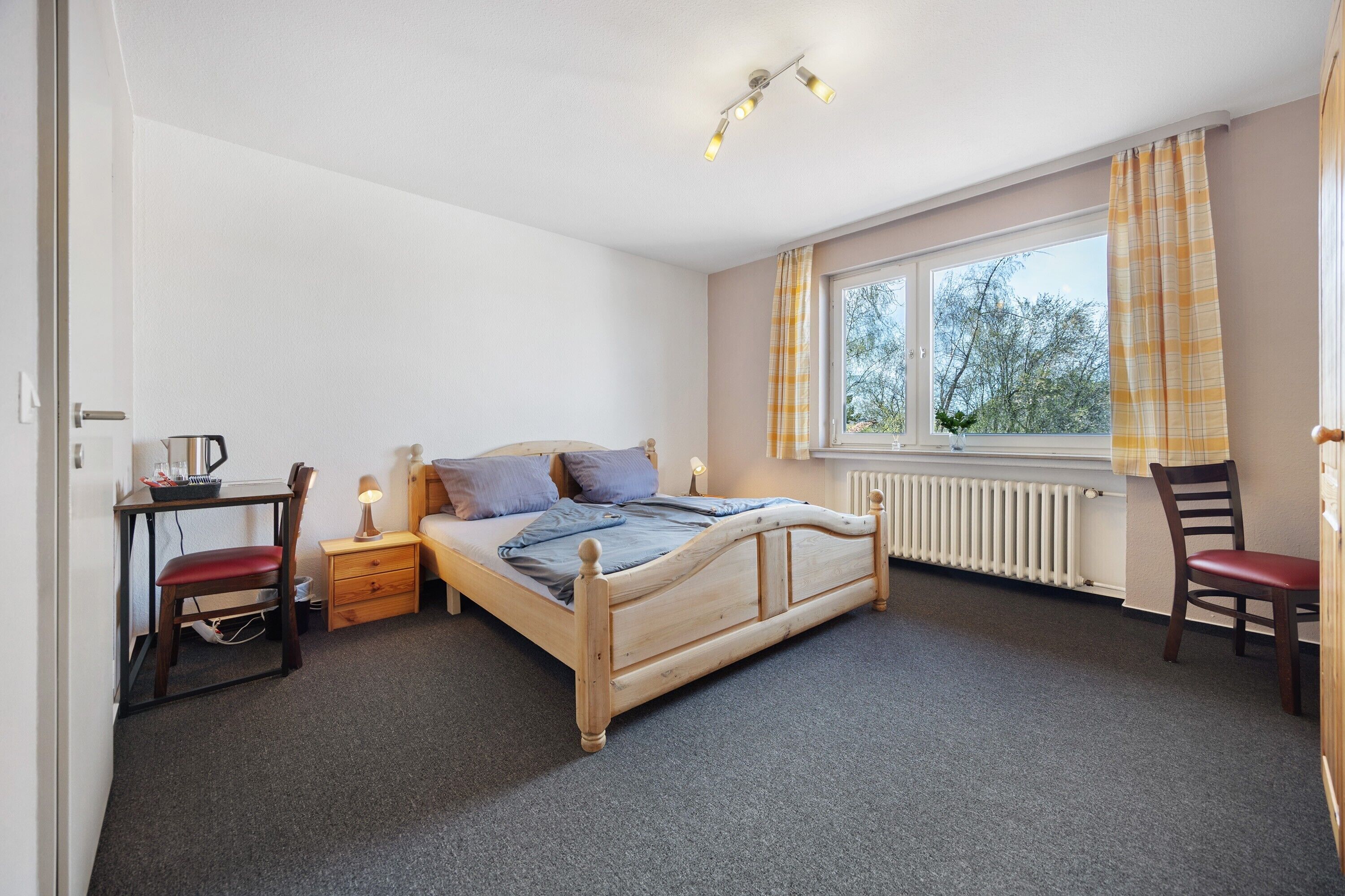 1 bedroom, bed sheets