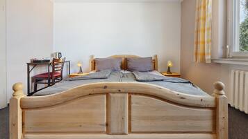1 bedroom, bed sheets