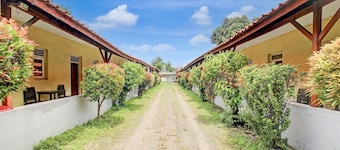 Deluxe Twin - Zugang Zur Pekalongan Station