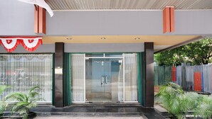 Unclassified image, 5 of 18, button - Luxury Deluxe DBL Retreat W/ Free WiFi and Parking (Palembang)