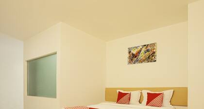 Stylish DBL Suite Escape W/ Free WiFi and Parking