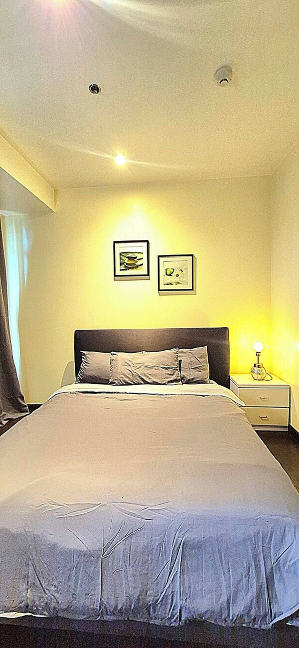 Luxurious 2br Condo In Makati City With Stunning Views - Manila