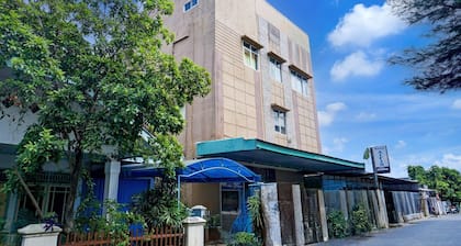 Modern Twin Suite Stay with Free WiFi and Parking