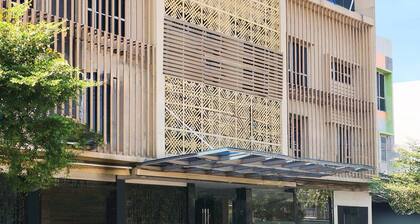 Luxury Twin Stay with Free WiFi and Parking