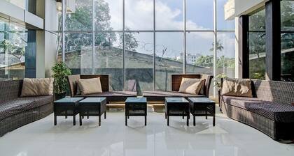 Stylish DBL Suite Escape W/ Free WiFi and Parking