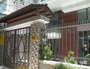 Exterior detail - John Peter House (Sam Son)