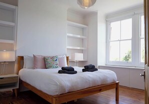 4 bedrooms, iron/ironing board, Internet, bed sheets - Spacious 4BDR Victorian Home near Greenwich (London)