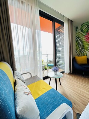 Chambre Double, 1 très grand lit et 1 canapé-lit, balcon | Literie de qualité supérieure, Wi-Fi gratuit, draps fournis