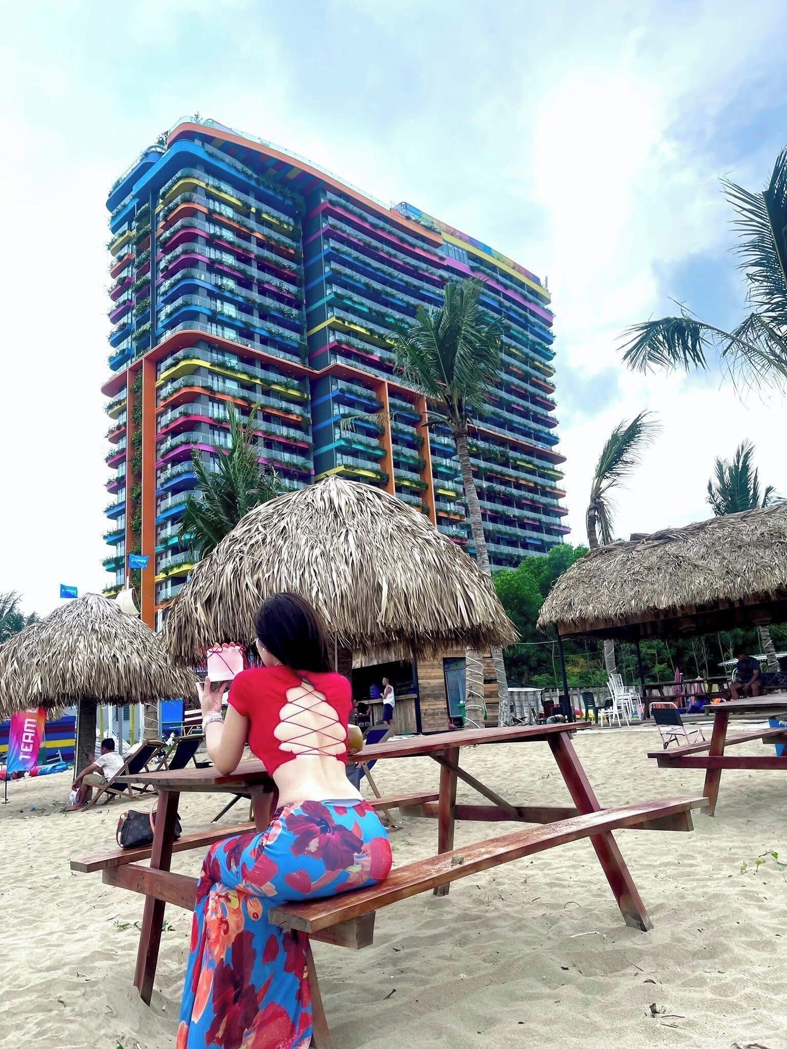 หาดส่วนตัว, ทรายสีขาว, เก้าอี้อาบแดด, ร่มชายหาด