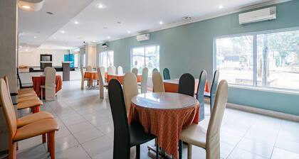 Stylish Twin Suite Escape W/ Free WiFi and Parking