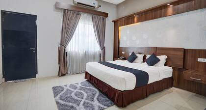 Stylish DBL Suite Escape W/ Free WiFi and Parking
