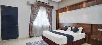 Stylish DBL Suite Escape W/ Free WiFi and Parking