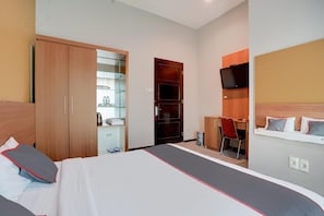 Bedroom - Cozy Double Escape with Free WiFi and Parking (Padang)
