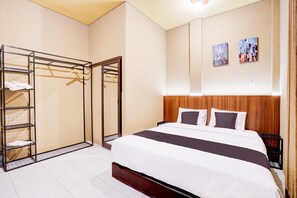 Unclassified image, 5 of 15, button - Cozy Double Escape W/ Free WiFi and Parking (Padang)