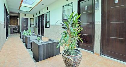 Stylish DBL Suite Escape W/ Free WiFi and Parking