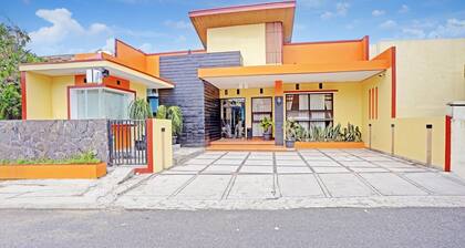 Luxury Twin Stay with Free WiFi and Parking