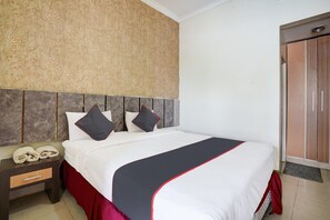 Room - Cozy Double Escape W/ Free WiFi and Parking (Padang)