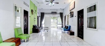 Cozy Twin Escape in Indonesia with Free WiFi