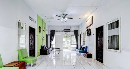 Luxury Twin Comfort Stay with Free WiFi