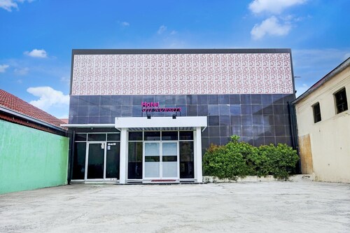 Cozy Double Escape in Indonesia W/ Parking Access
