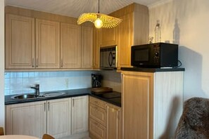 Fridge, microwave, stovetop, coffee/tea maker - Stunning Seaview Apartment with Balcony (Blankenberge)