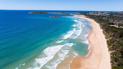 Stylish Coffs Central Retreat, Near Beach, Sleep 6